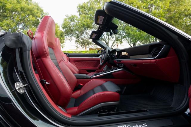 Photo of 2021 Black Porsche 911