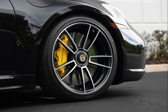 Photo of 2021 Black Porsche 911