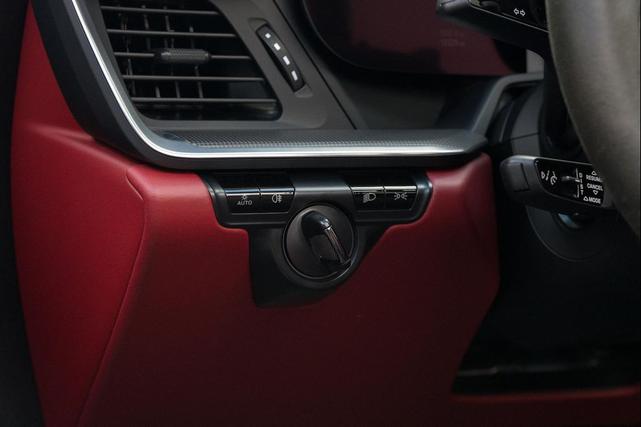 Photo of 2021 Black Porsche 911