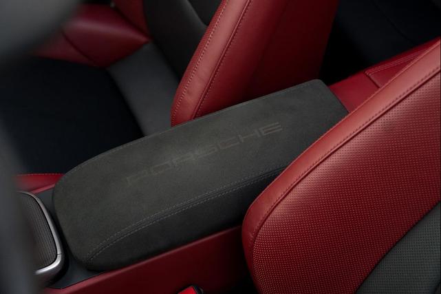Photo of 2021 Black Porsche 911