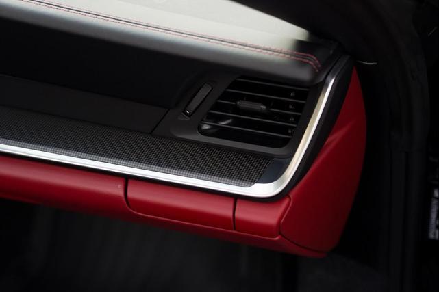 Photo of 2021 Black Porsche 911