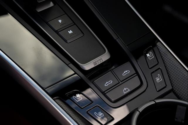 Photo of 2021 Black Porsche 911