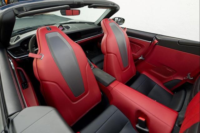 Photo of 2021 Black Porsche 911