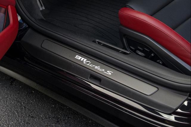 Photo of 2021 Black Porsche 911