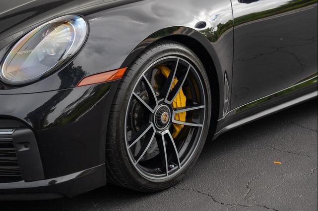 Photo of 2021 Black Porsche 911