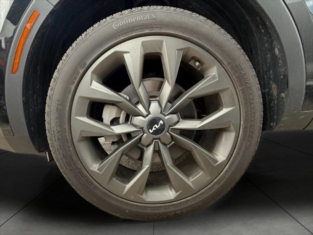 Photo of 2022 Ebony Black Kia Sorento