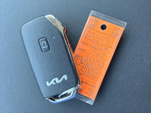 Photo of 2024 Steel Gray Kia Seltos