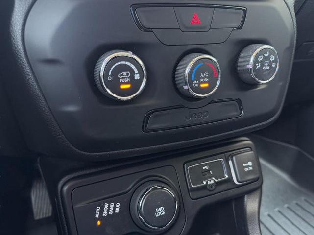 Photo of 2018 Hypergreen Clearcoat Jeep Renegade