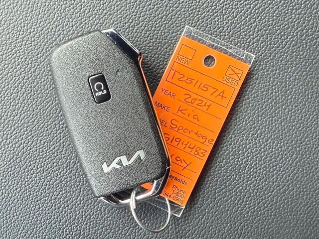 Photo of 2024 Wolf Gray Kia Sportage