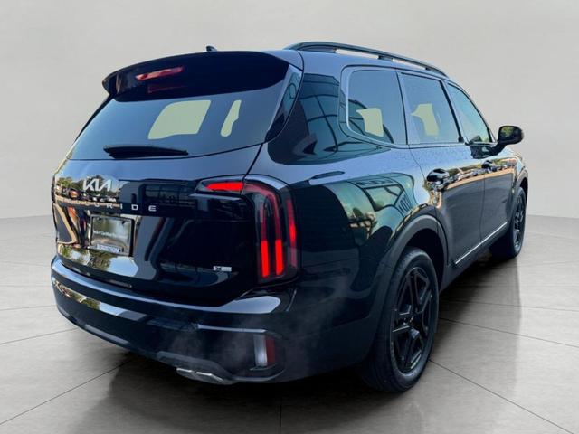 Photo of 2024 Ebony Black Kia Telluride