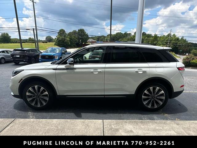 Photo of 2022 Pristine White Metallic Tri-Coat Lincoln Corsair