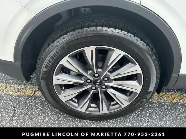 Photo of 2022 Pristine White Metallic Tri-Coat Lincoln Corsair