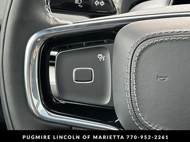 Photo of 2025 Pristine White Metallic Tri-Coat Lincoln Navigator