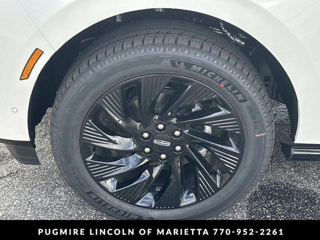 Photo of 2025 Pristine White Metallic Tri-Coat Lincoln Navigator