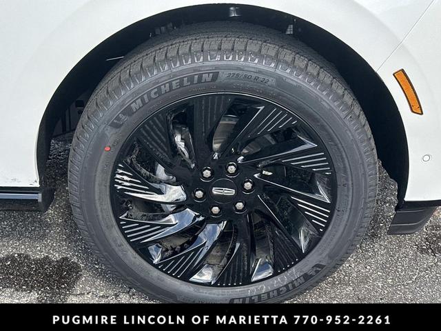 Photo of 2025 Pristine White Metallic Tri-Coat Lincoln Navigator