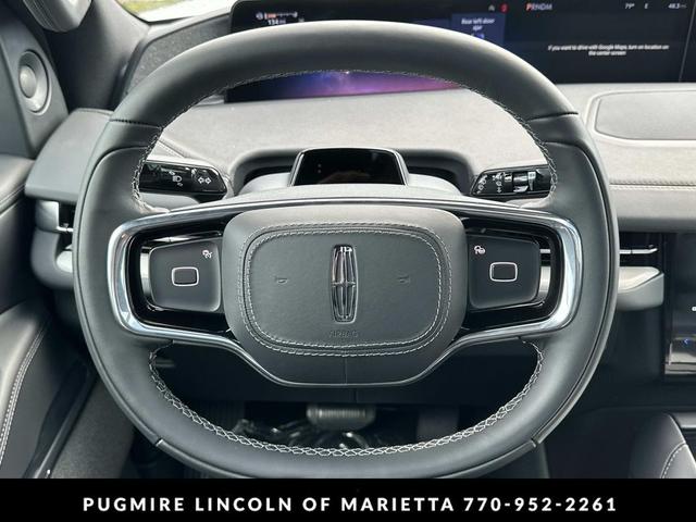 Photo of 2025 Pristine White Metallic Tri-Coat Lincoln Navigator