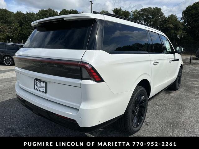 Photo of 2025 Pristine White Metallic Tri-Coat Lincoln Navigator