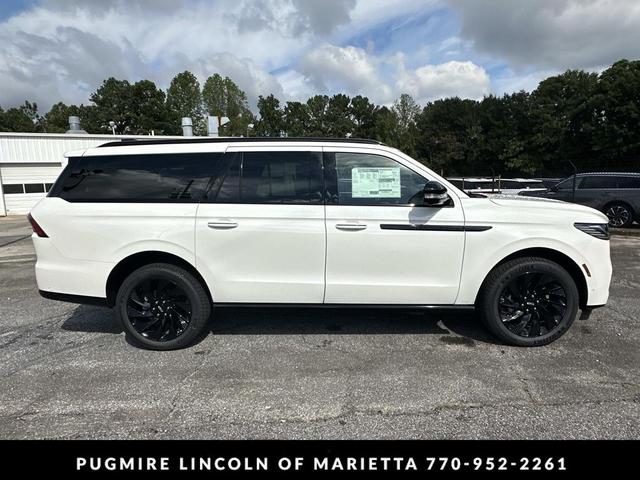 Photo of 2025 Pristine White Metallic Tri-Coat Lincoln Navigator