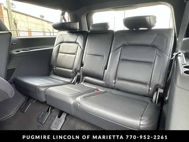 Photo of 2025 Pristine White Metallic Tri-Coat Lincoln Navigator