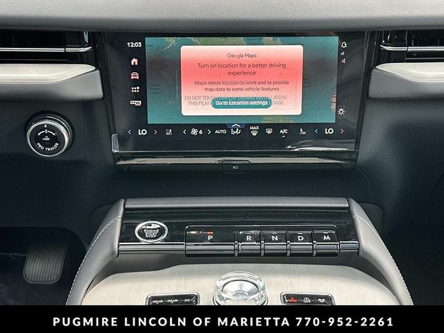 Photo of 2025 Pristine White Metallic Tri-Coat Lincoln Navigator