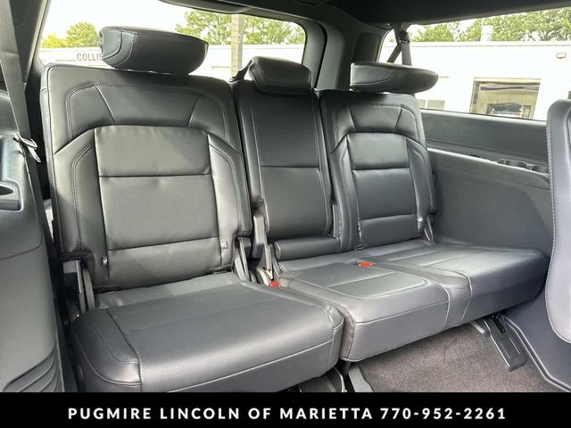 Photo of 2025 Pristine White Metallic Tri-Coat Lincoln Navigator
