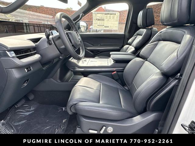 Photo of 2025 Pristine White Metallic Tri-Coat Lincoln Navigator