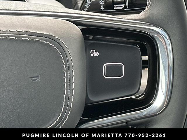 Photo of 2025 Pristine White Metallic Tri-Coat Lincoln Navigator