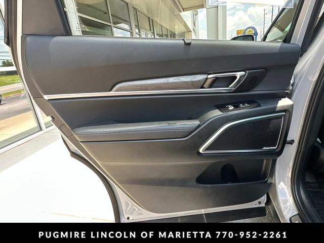 Photo of 2024 GLACIAL WHITE PEARL WHIT Kia Telluride