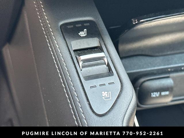Photo of 2024 GLACIAL WHITE PEARL WHIT Kia Telluride