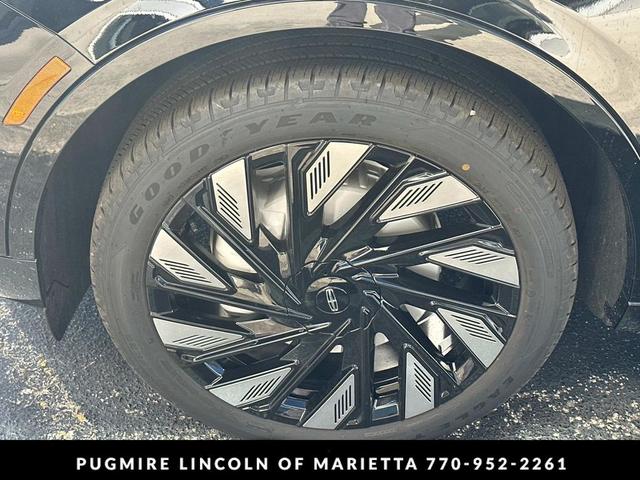 Photo of 2025 Infinite Black Metallic Clearcoat Lincoln Nautilus