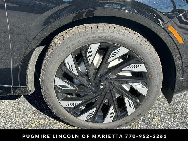 Photo of 2025 Infinite Black Metallic Clearcoat Lincoln Nautilus