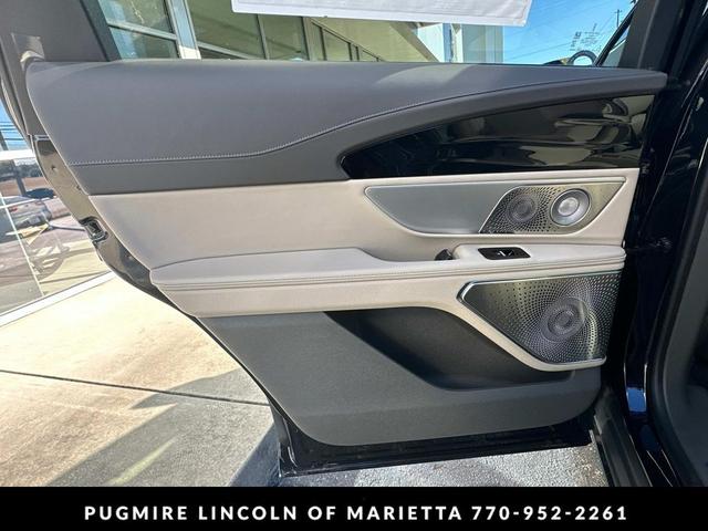 Photo of 2025 Infinite Black Metallic Clearcoat Lincoln Nautilus