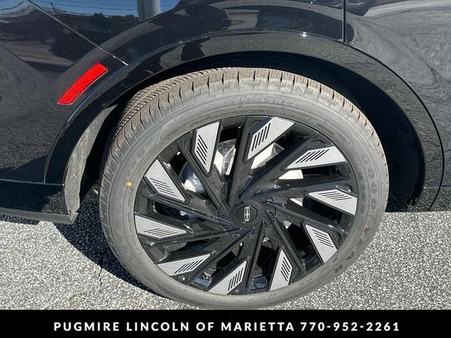 Photo of 2025 Infinite Black Metallic Clearcoat Lincoln Nautilus