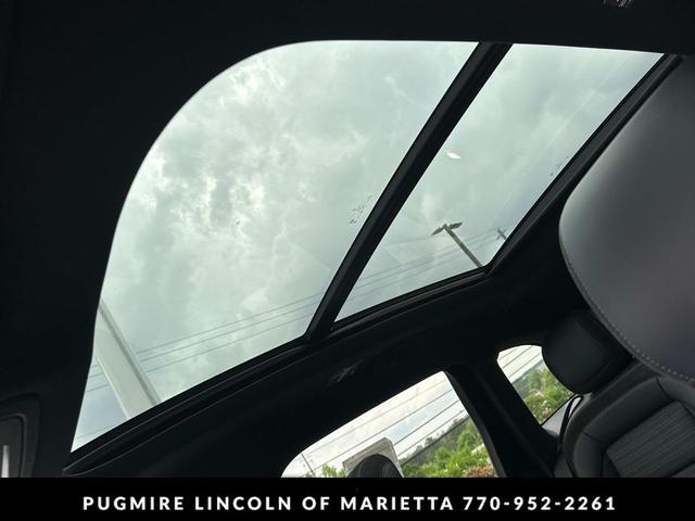 Photo of 2025 White Platinum Metallic Tri-Coat Lincoln Nautilus