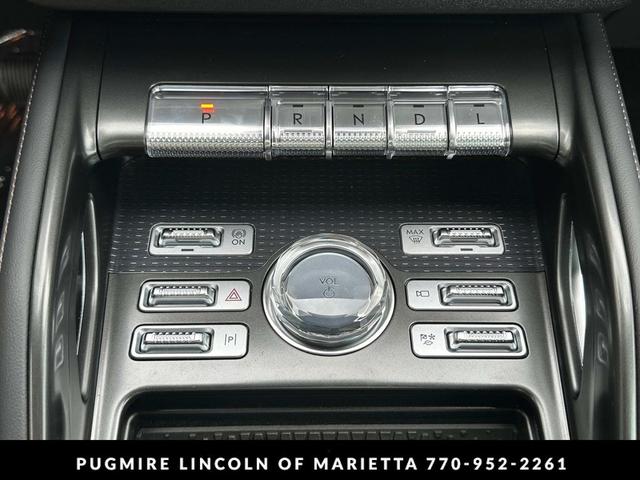 Photo of 2025 White Platinum Metallic Tri-Coat Lincoln Nautilus
