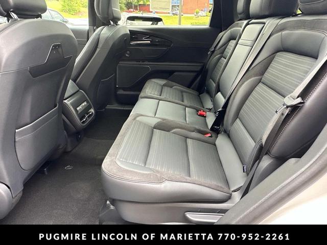 Photo of 2025 White Platinum Metallic Tri-Coat Lincoln Nautilus