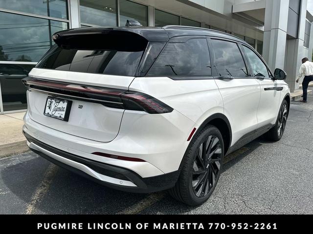 Photo of 2025 White Platinum Metallic Tri-Coat Lincoln Nautilus