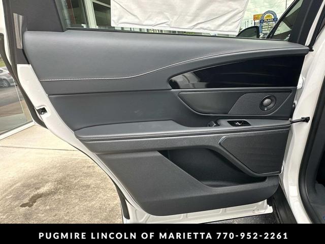 Photo of 2025 White Platinum Metallic Tri-Coat Lincoln Nautilus