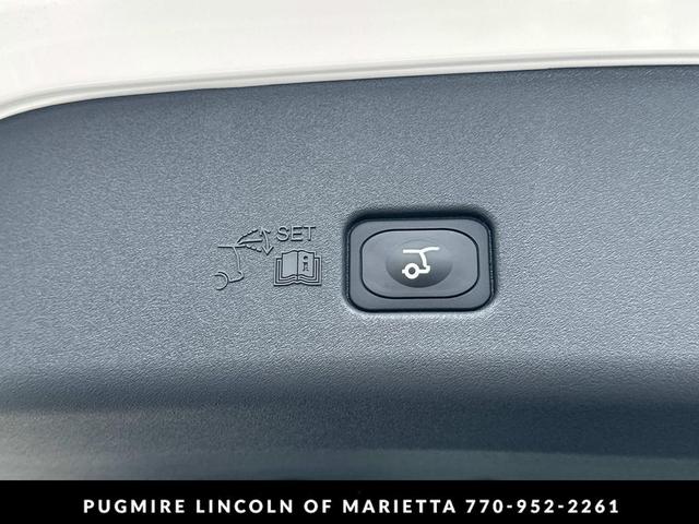 Photo of 2025 White Platinum Metallic Tri-Coat Lincoln Nautilus
