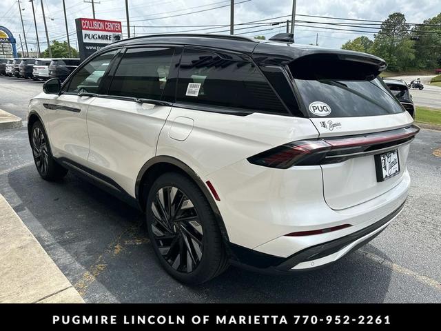 Photo of 2025 White Platinum Metallic Tri-Coat Lincoln Nautilus