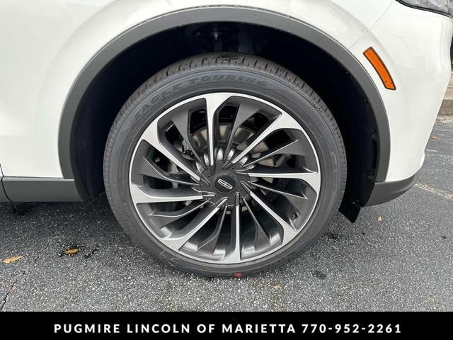 Photo of 2025 Pristine White Metallic Tri-Coat Lincoln Aviator