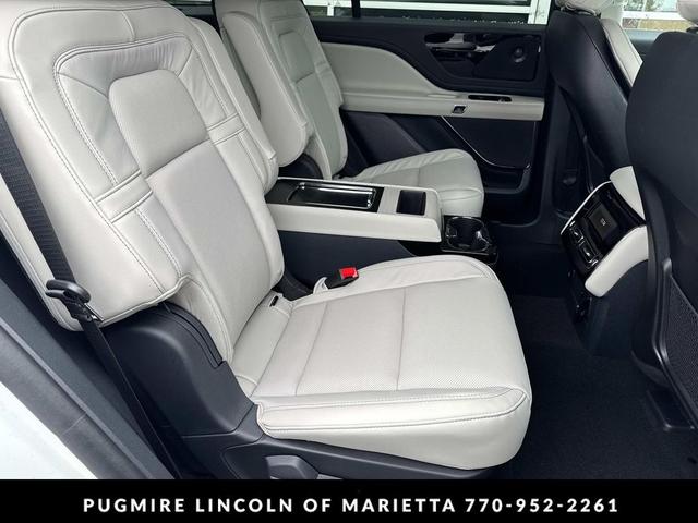 Photo of 2025 Pristine White Metallic Tri-Coat Lincoln Aviator