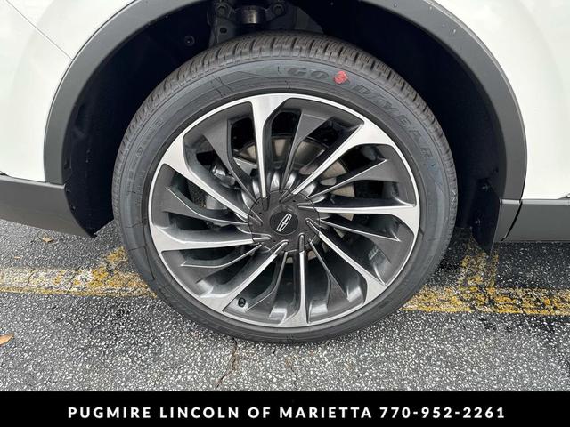 Photo of 2025 Pristine White Metallic Tri-Coat Lincoln Aviator