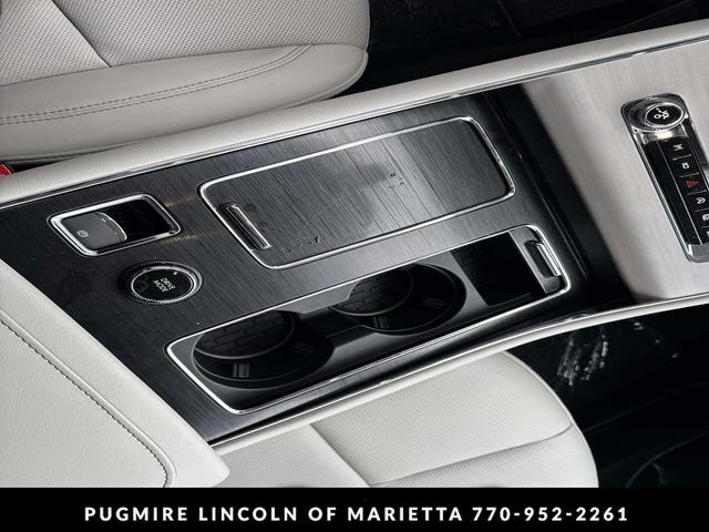 Photo of 2025 Pristine White Metallic Tri-Coat Lincoln Aviator