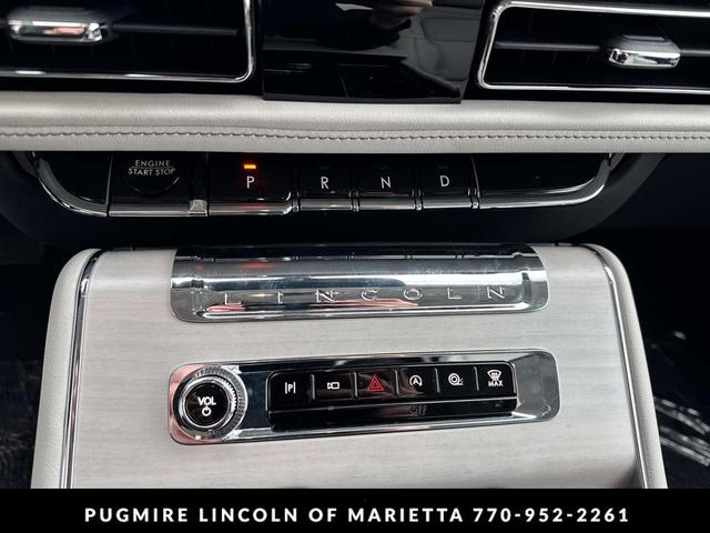 Photo of 2025 Pristine White Metallic Tri-Coat Lincoln Aviator