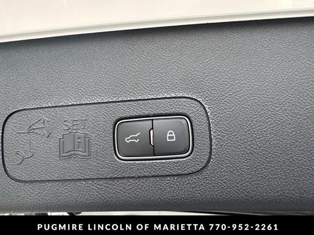 Photo of 2025 Pristine White Metallic Tri-Coat Lincoln Aviator