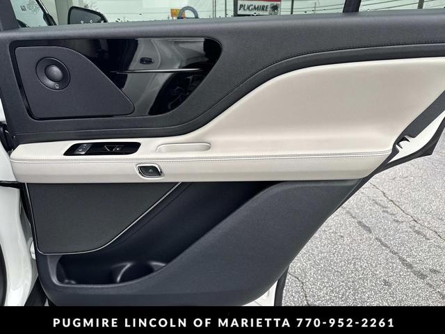 Photo of 2025 Pristine White Metallic Tri-Coat Lincoln Aviator