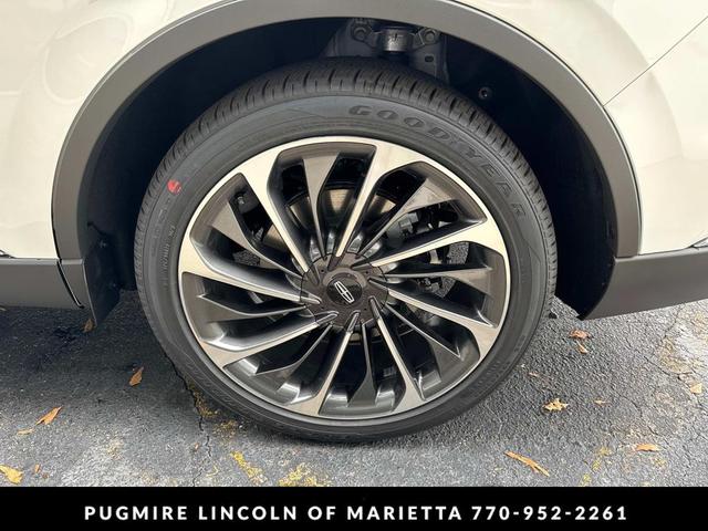 Photo of 2025 Pristine White Metallic Tri-Coat Lincoln Aviator
