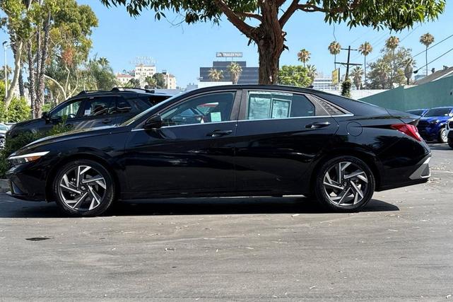 Photo of 2025 Abyss Black Hyundai ELANTRA