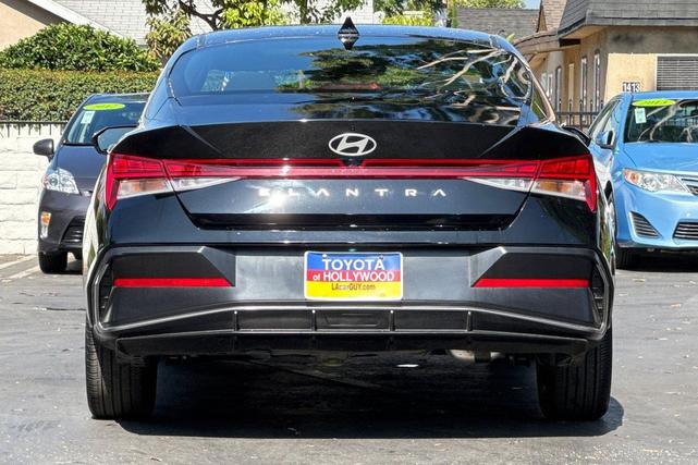 Photo of 2025 Abyss Black Hyundai ELANTRA